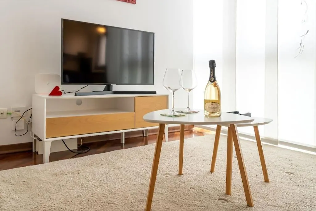 Duomo-PortaromanaXxl Home Terrace & Free Parking Milan Apartment