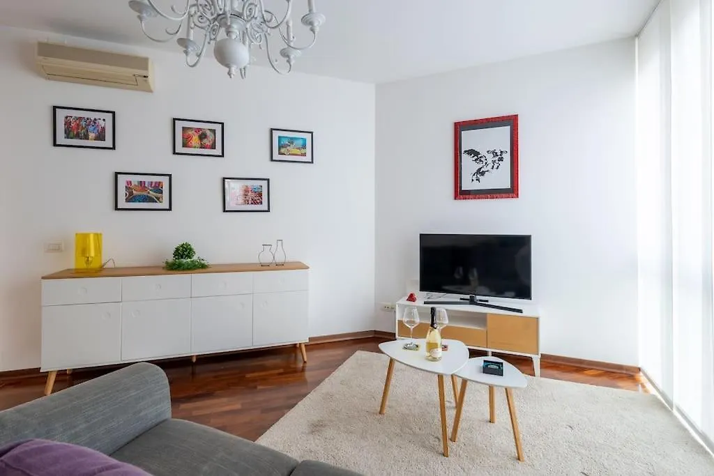 Apartment Duomo-PortaromanaXxl Home Terrace & Free Parking Milan