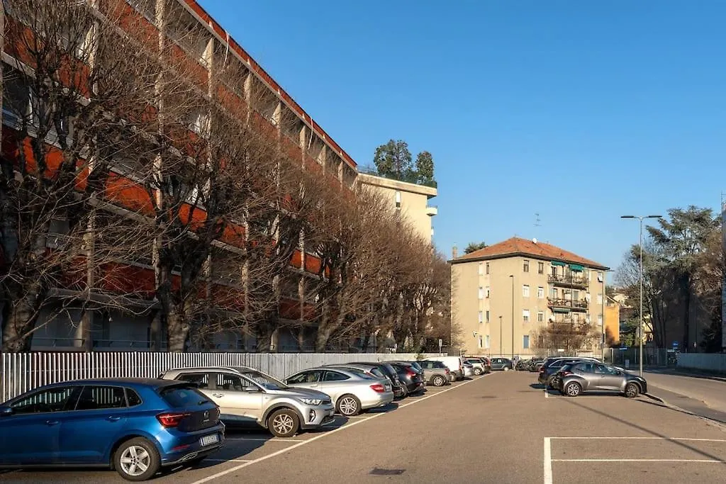 Duomo-PortaromanaXxl Home Terrace & Free Parking Milan Italy