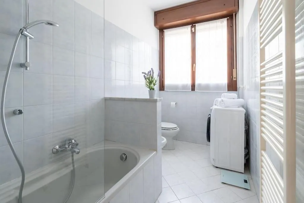 Duomo-PortaromanaXxl Home Terrace & Free Parking Milan Apartment